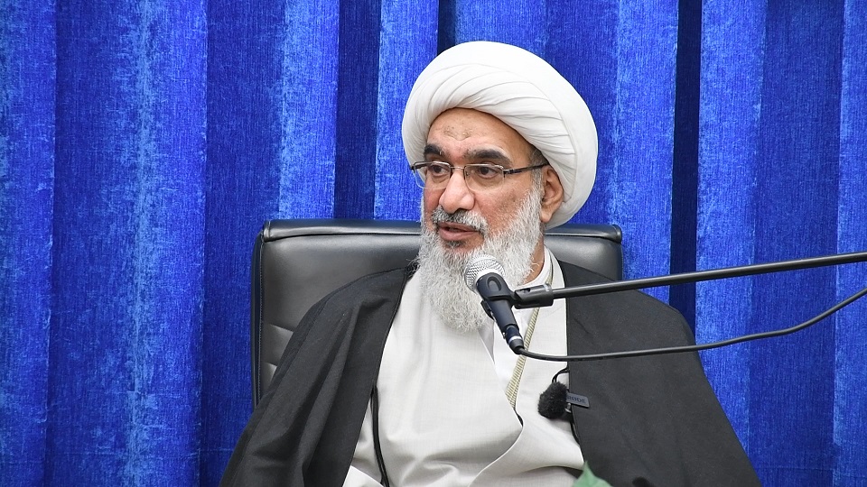 همیشه با تشویق معروف‌ها ، معروف توسعه پیدا میکند، وقتی معروف توسعه پیدا کرد منکر کم میشود.