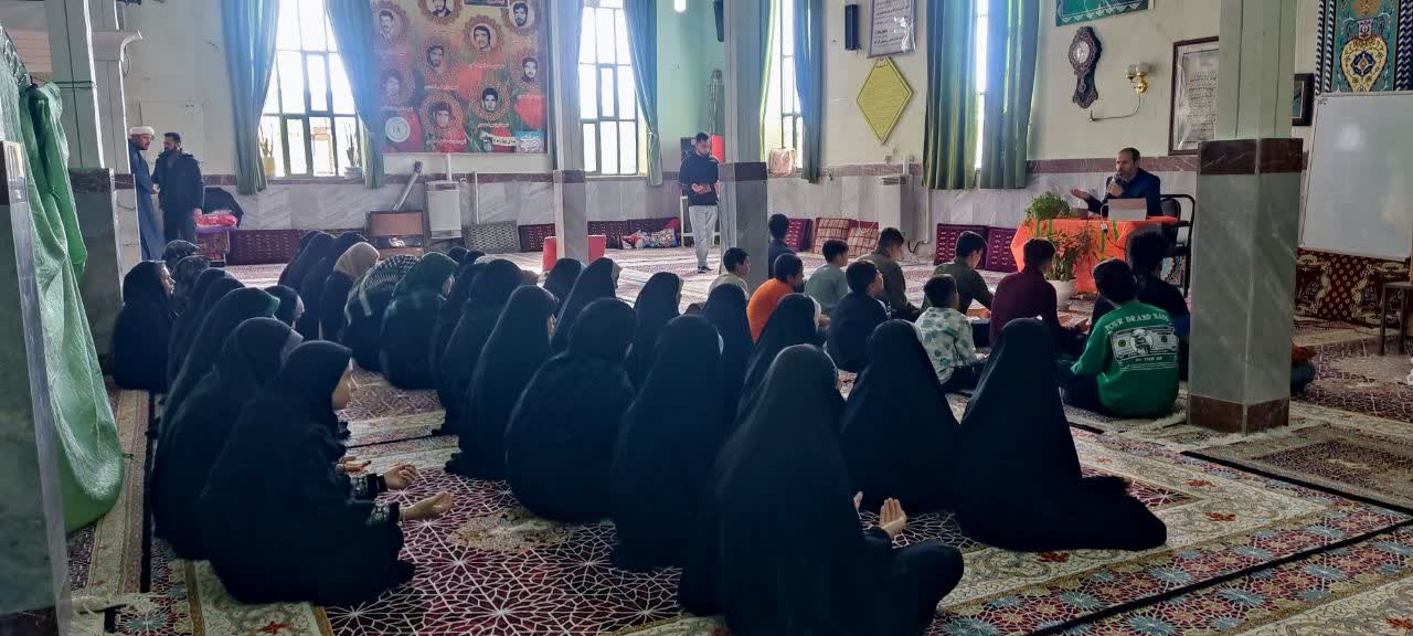 سلسله نشست‌های تبیینی «چله تبیین» در کردستان برگزار شد/ از دانشگاه و مسجد تا اعتکاف دانشجویان، بانوان و نوجوانان