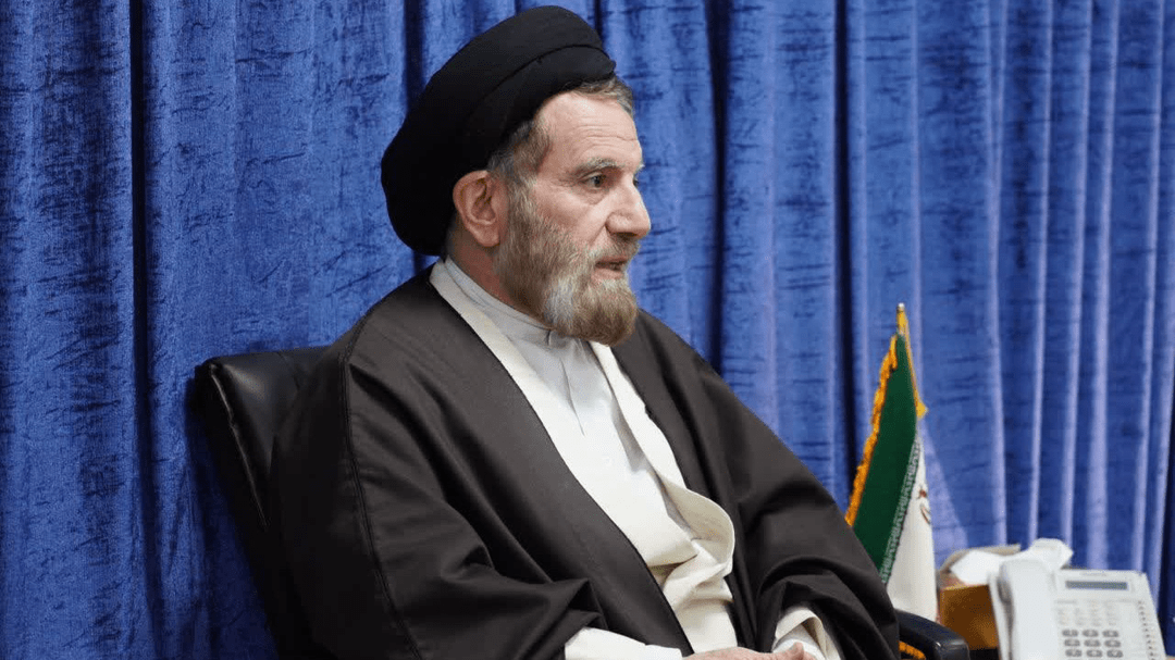 یک امت اسلامی پشت سر رهبری است‌.