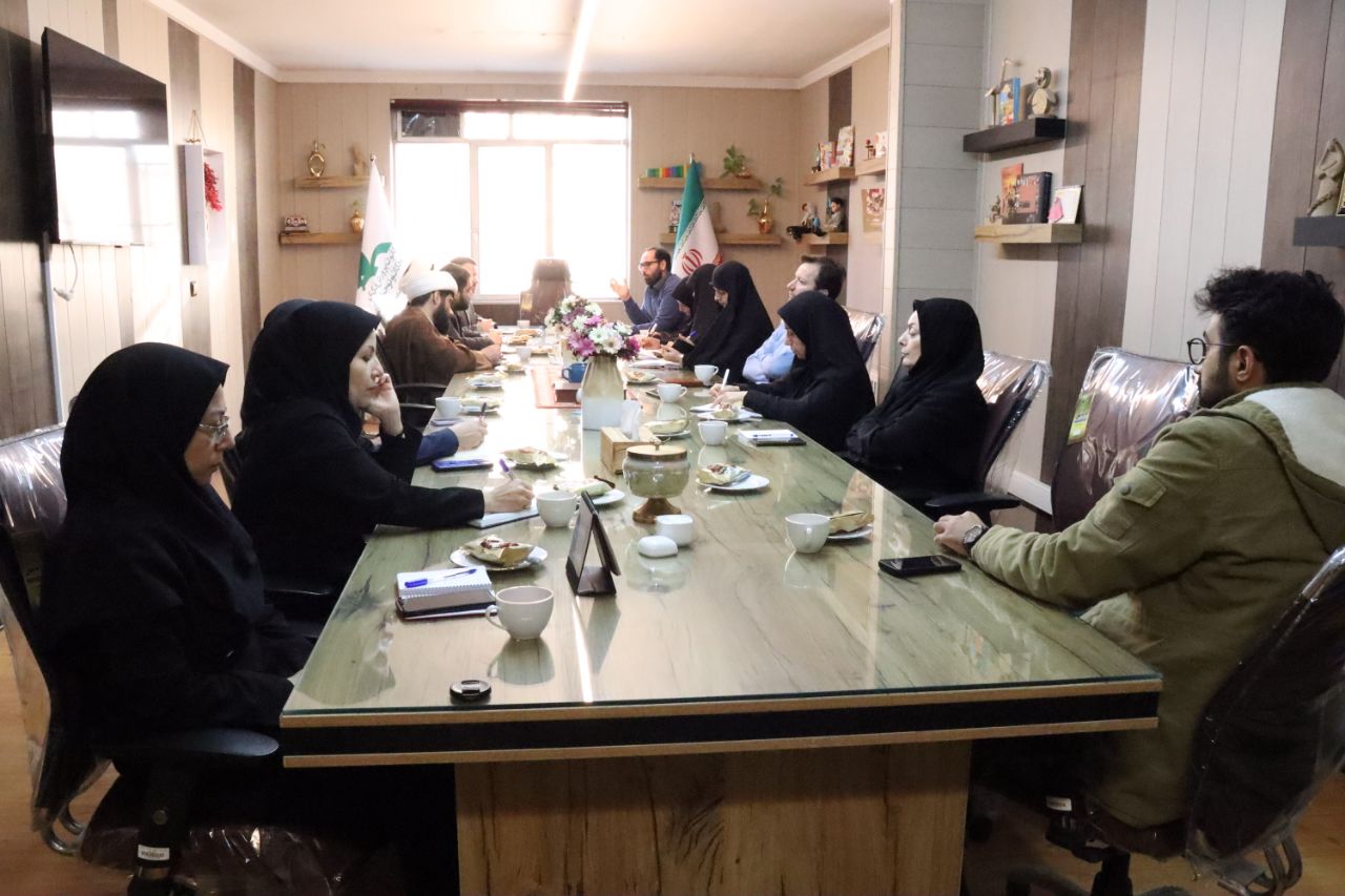 جلسه هماهنگی برگزاری جشنواره فرهنگی- هنری حافظون با کانون پرورش فکری استان همدان