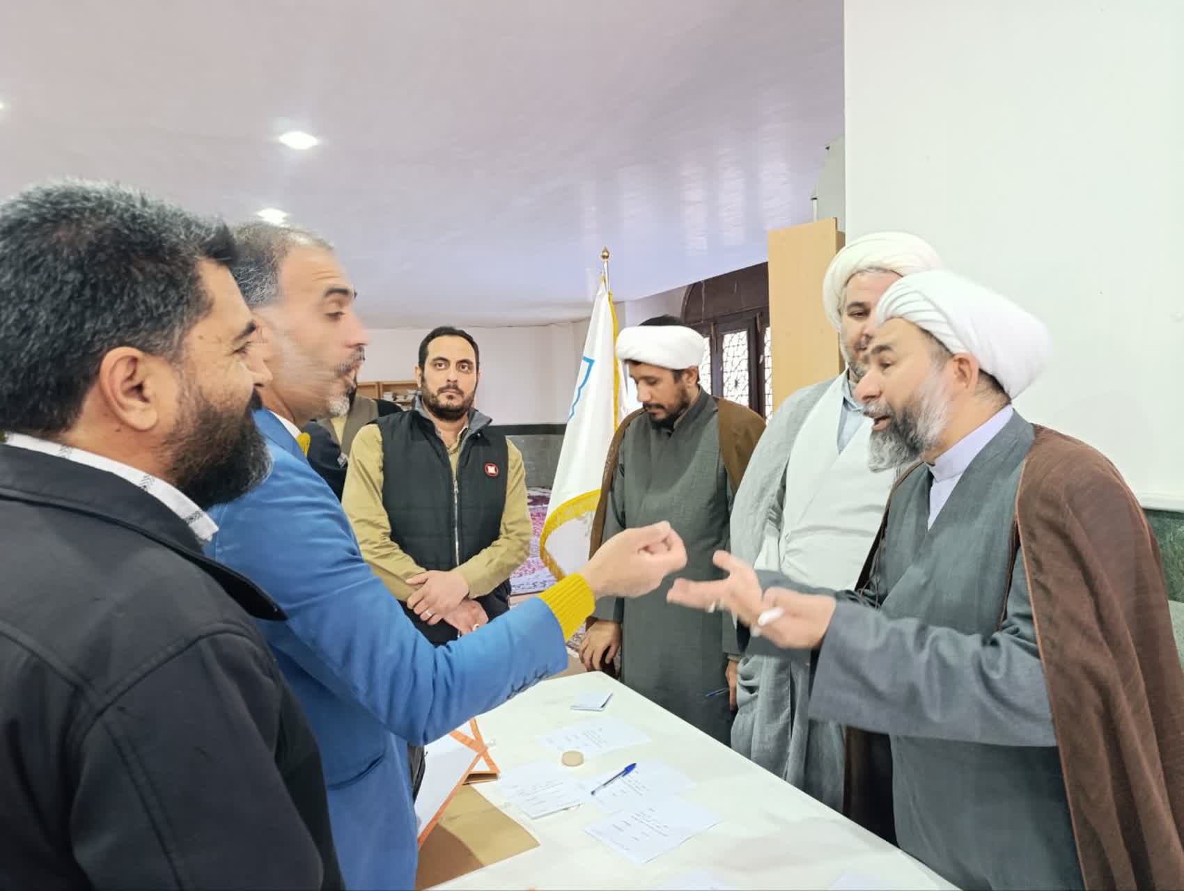 برپایی میز خدمت در حاشیه نماز جمعه 
