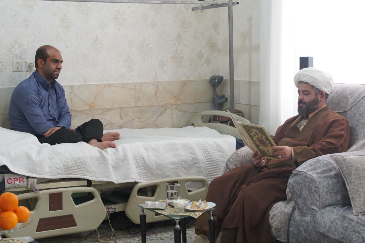 دبیر ستاد استان یزد با جانباز سرافراز آقای کمالی به مناسبت روز جانباز دیدار کرد