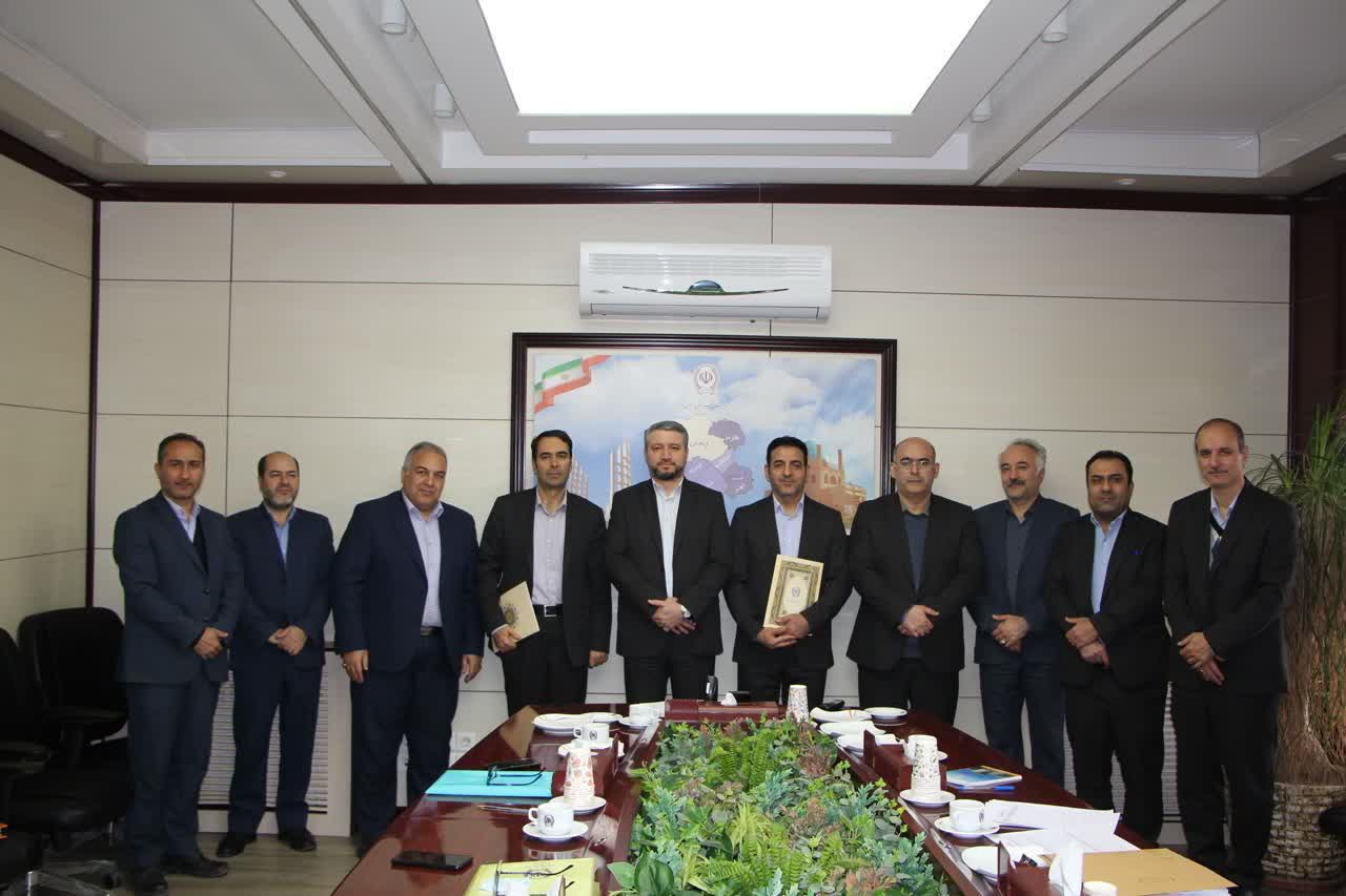 تجلیل از برگزیدگان جشنواره مفلحون مدیریت شعب بانک سپه استان زنجان با حضور رئیس و اعضا شورا.