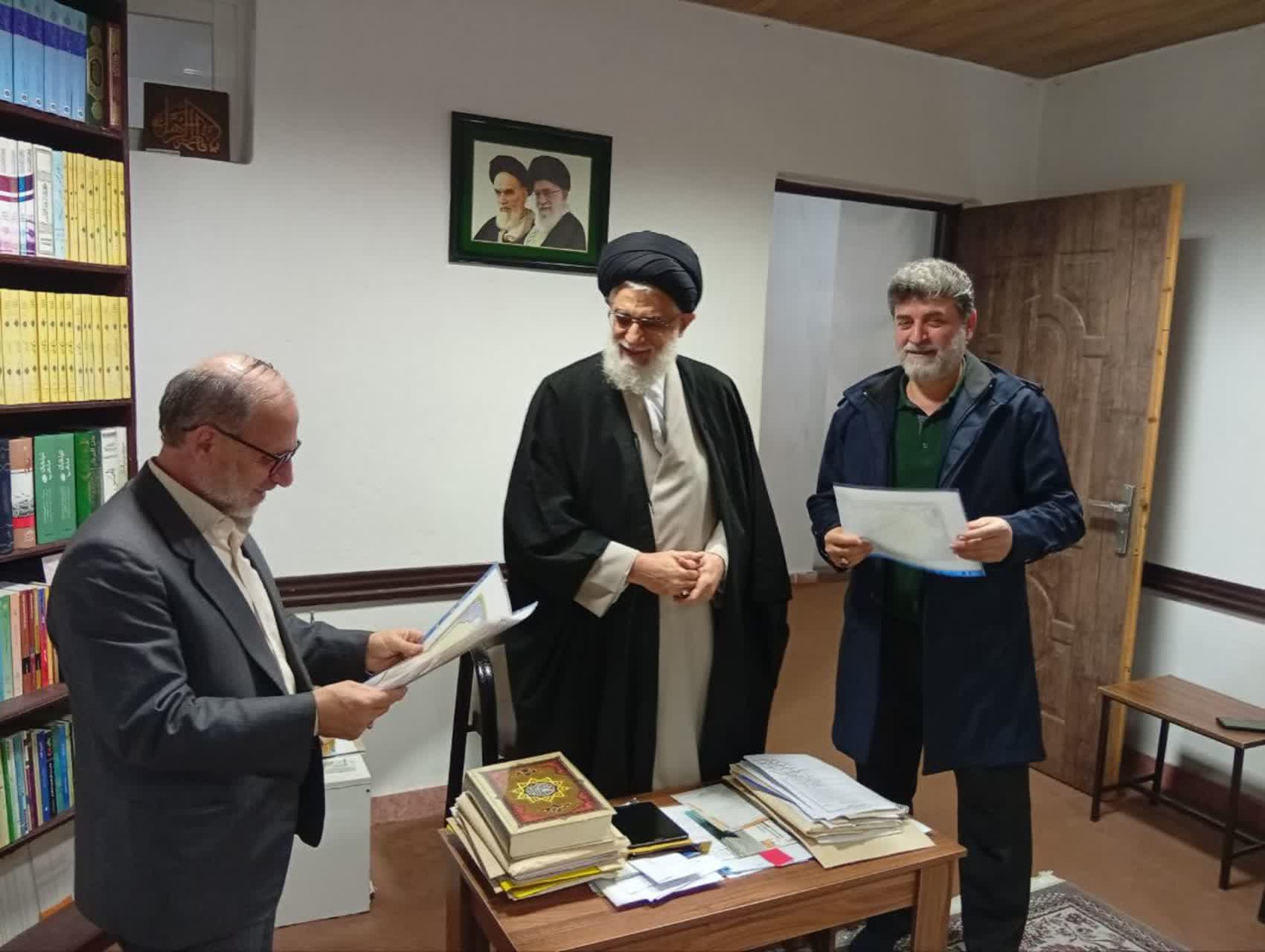 نشست و دیدار دبیر و اعضای ستاد امر به معروف بندر انزلی  با رئیس ستاد و امام جمعه شهرستان