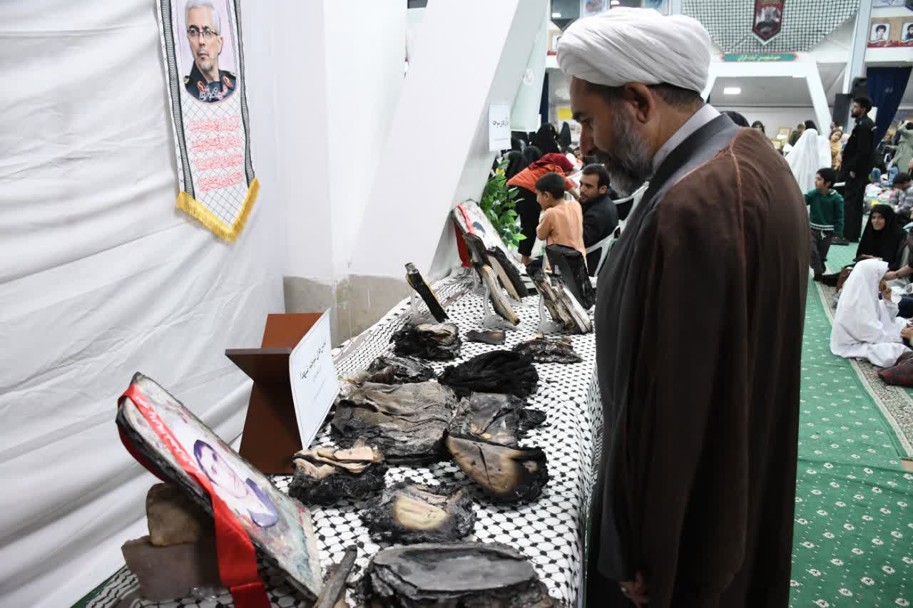 بازدید دبیر ستاد امر به معروف و نهی از منکر استان از نمایشگاه قرآن 