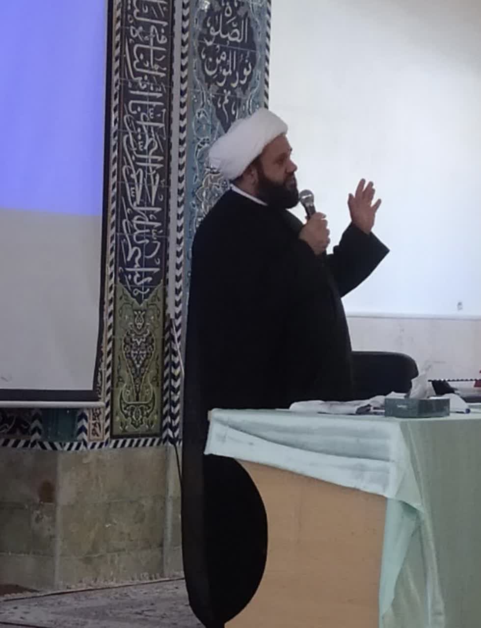 دل نوجوان زمین آماده کشت است،  هر آنچه را که به او عرضه شود، به‌سرعت و با عمق جان می‌پذیرد