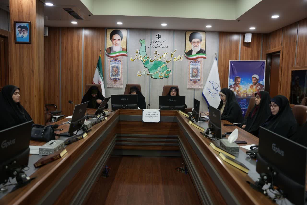 برگزاری کارگاه گوهرانه برای روشنگری در مضرات آرایشهای نوپدید