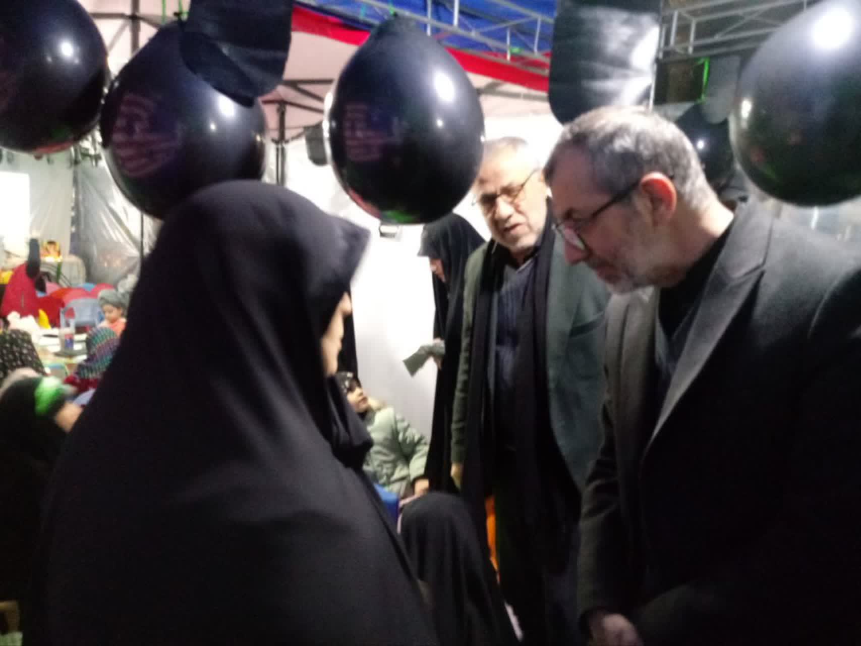 بازدید دبیر ستاد امر به معروف و نهی از منکر استان گیلان دکتر صدیقی از غرفه ها و موکب های میدان شهدای ذهاب رشت