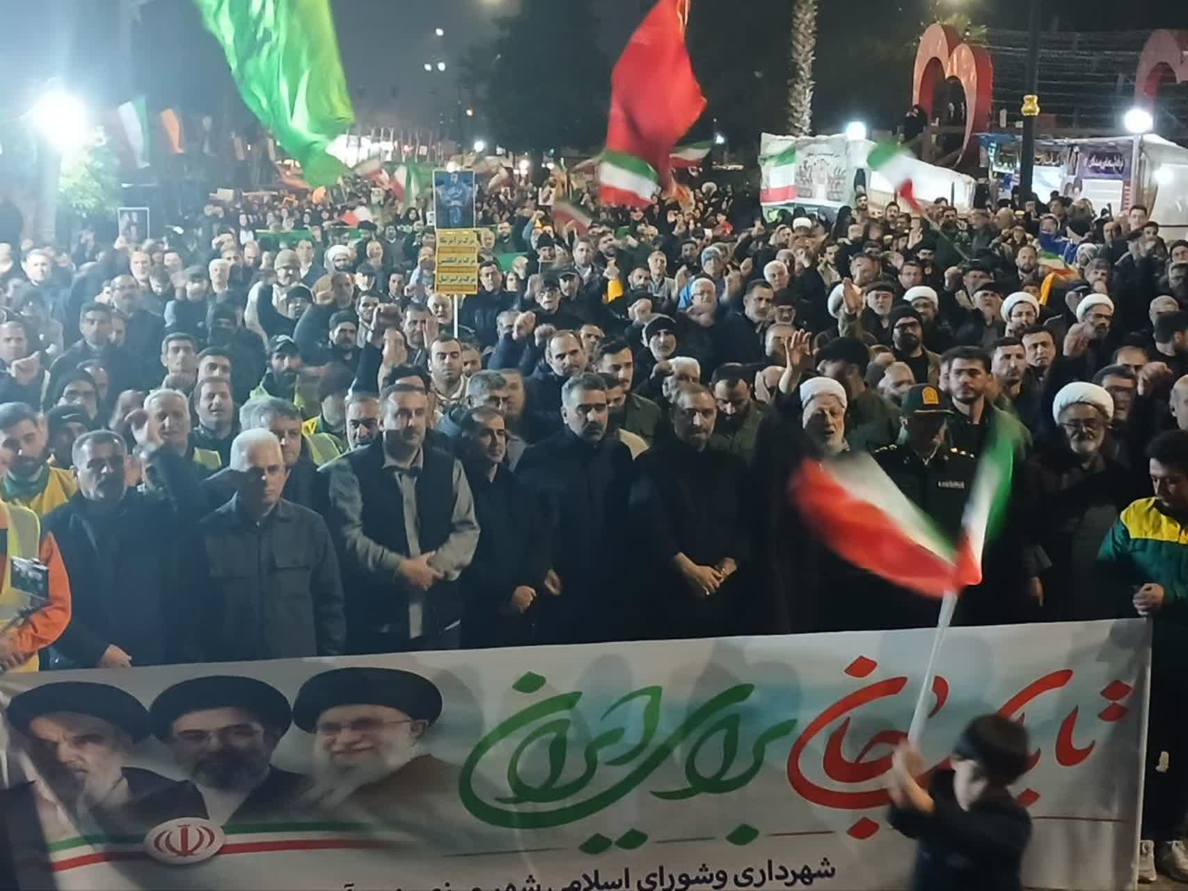 حضور سی و چهارمین شب در میدانها و خیابانهای استان گیلان در خونخواهی امام شهید و بیعت با امام جدید