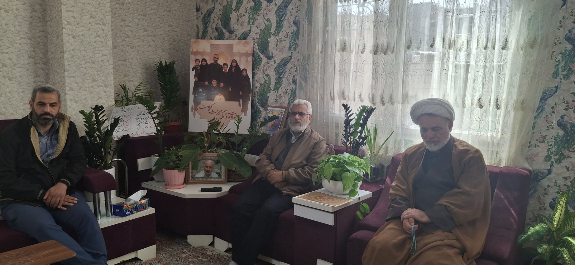 دیدار دبیر ستاد امر به معروف قزوین و جمعی از آمرین با خانواده شهید «رستمی» از شهدای جنگ رمضان 