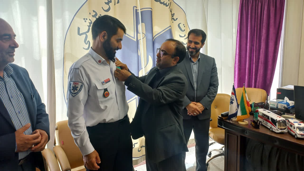 تجلیل از رشادت‌های اورژانس ۱۱۵ کردستان در جنگ تحمیلی رمضان/ تأکید بر تقویت تعلق ملی و مردمی‌سازی ستاد امر به معروف
