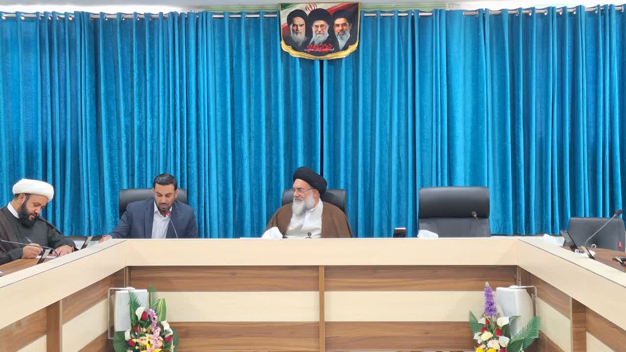 امورات بیمه ای شرکت‌ها و صنایع فعال در استان تا حد امکان از طریق شرکت‌های بیمه‌ای مستقر در خود استان انجام شود