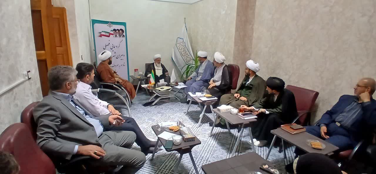 آیت‌الله ناصری در جلسه فصلی دبیران ستادهای شهرستان‌های یزد: از دبیران و ستادهای برگزیده استان تقدیر شد