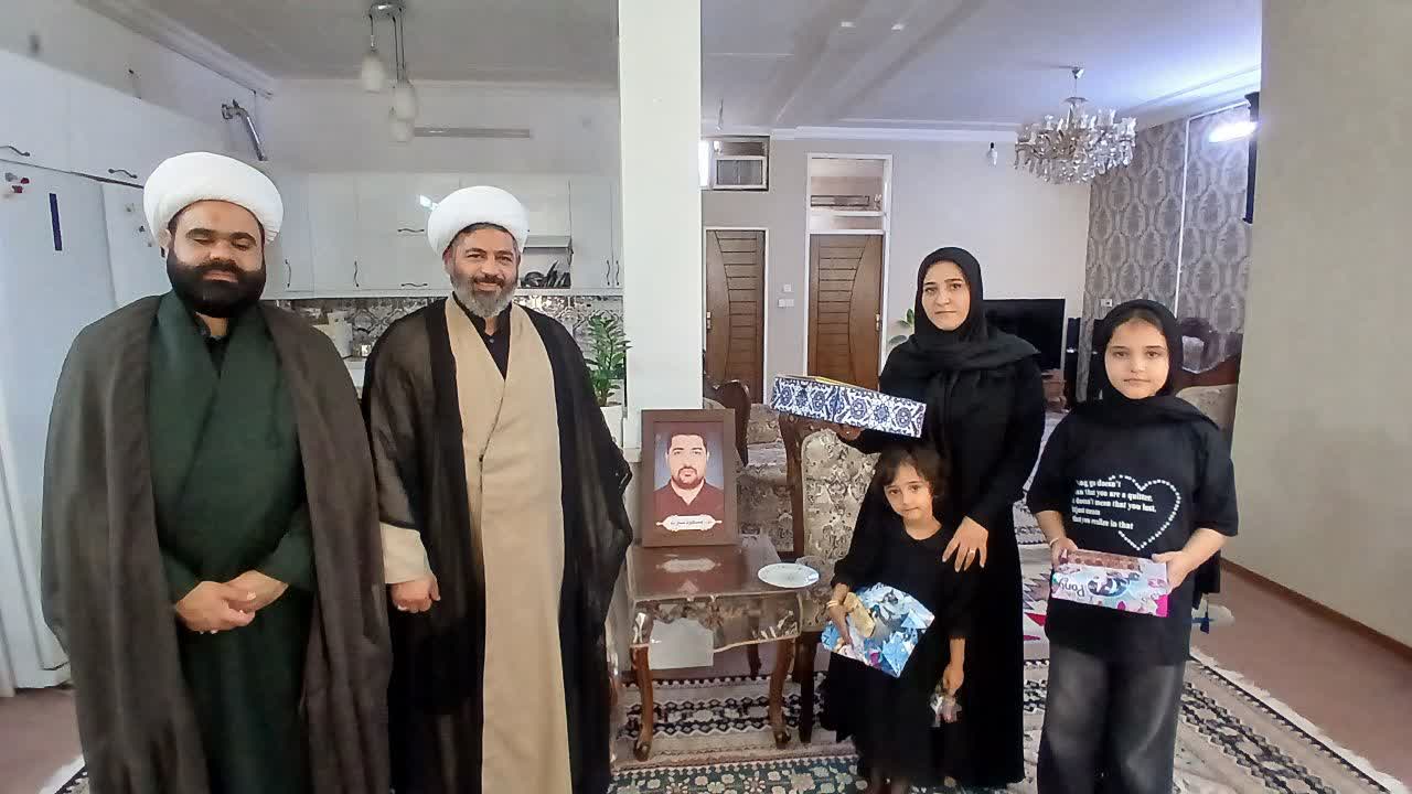 دبیر ستاد امربه‌معروف و نهی‌ازمنکر استان یزد با خانواده شهید «مسعود سبزی» دیدار کرد
