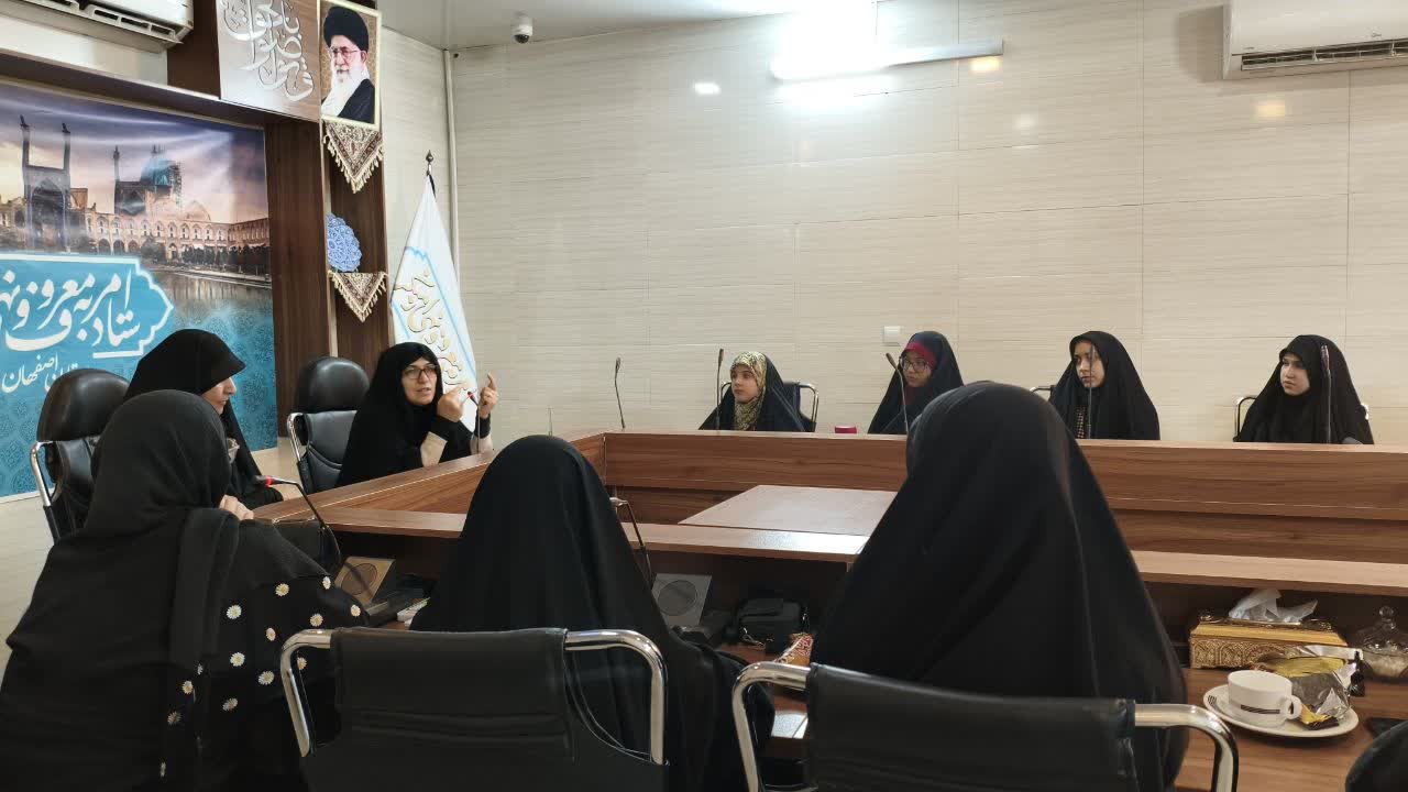 در راستای ترویج فرهنگ عفاف و حجاب و ارتقای آگاهی‌های دینی و فرهنگی نسل نوجوان، با حضور استاد حوزه و دانشگاه برگزار شد.