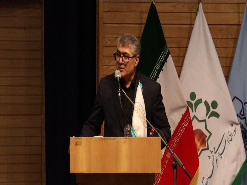هنر نفوذ در کلام؛ تکنیک‌های زبان بدن برای تذکر اثرگذار و ارتباط مؤثر