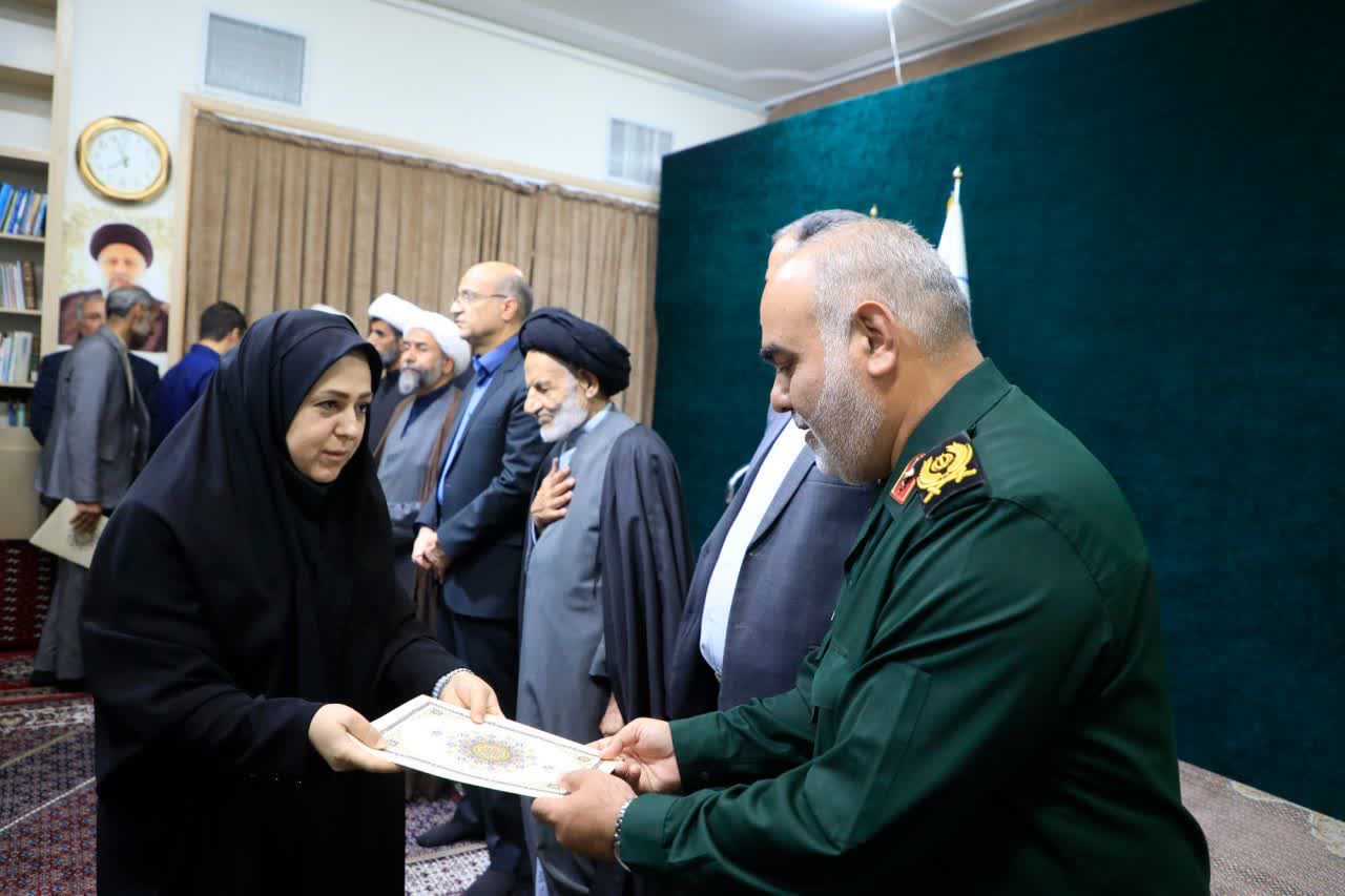 تقدیر از برگزیدگان جشنواره مفلحون دستگاه های اجرایی