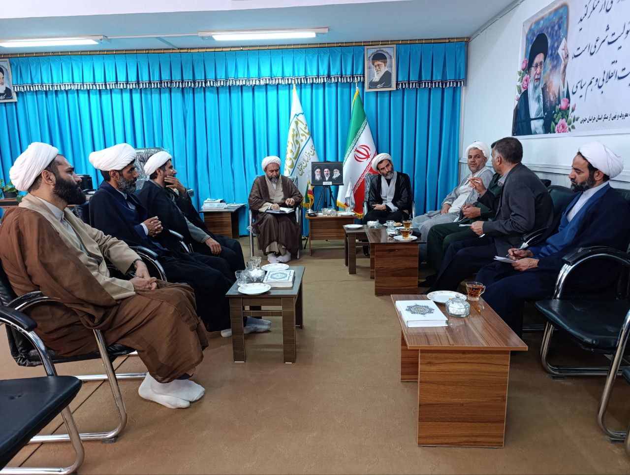 جلسه بررسی آسیب های اجتماعی و فرهنگی