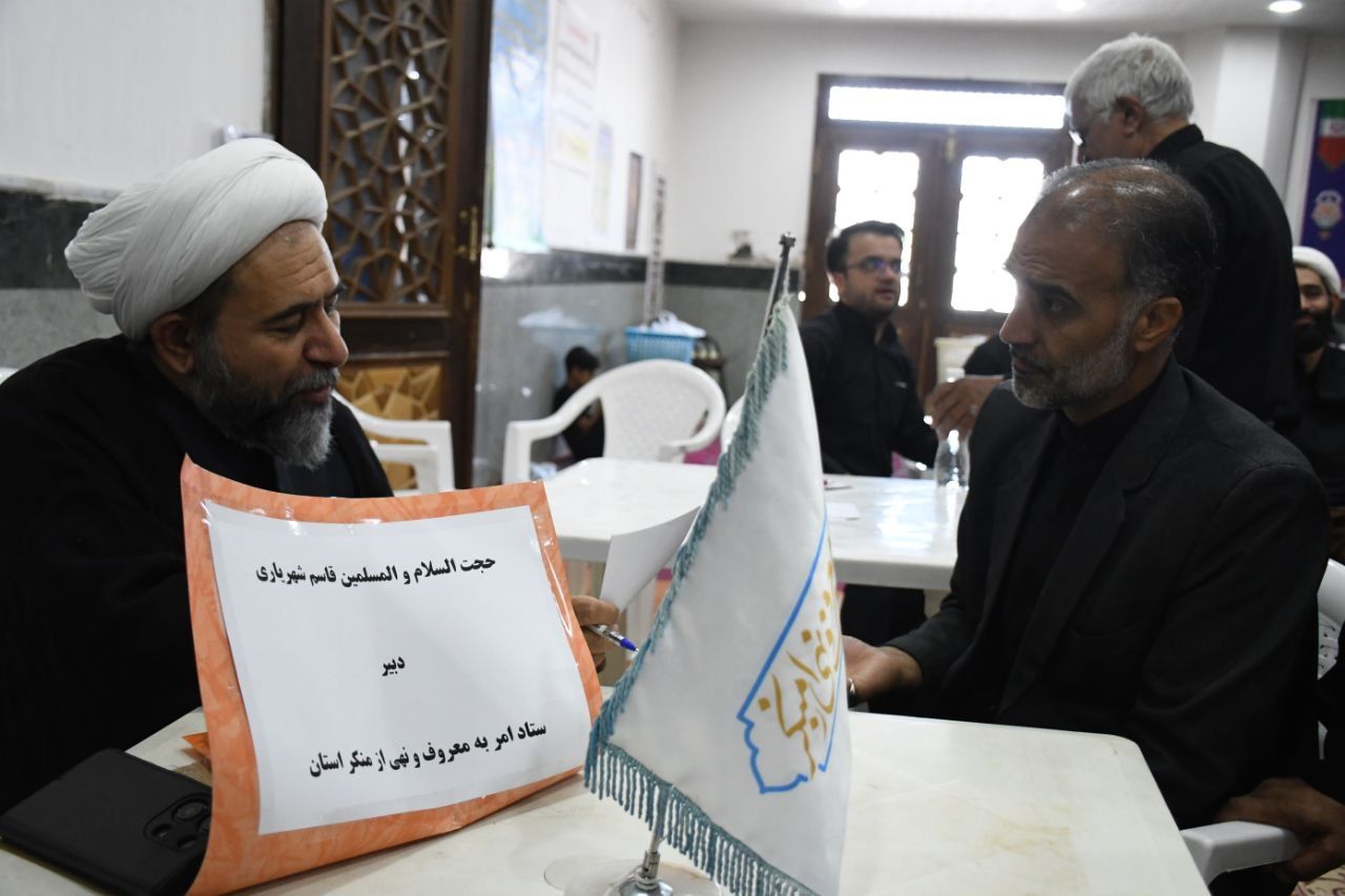 برپایی میز خدمت در حاشیه نماز جمعه