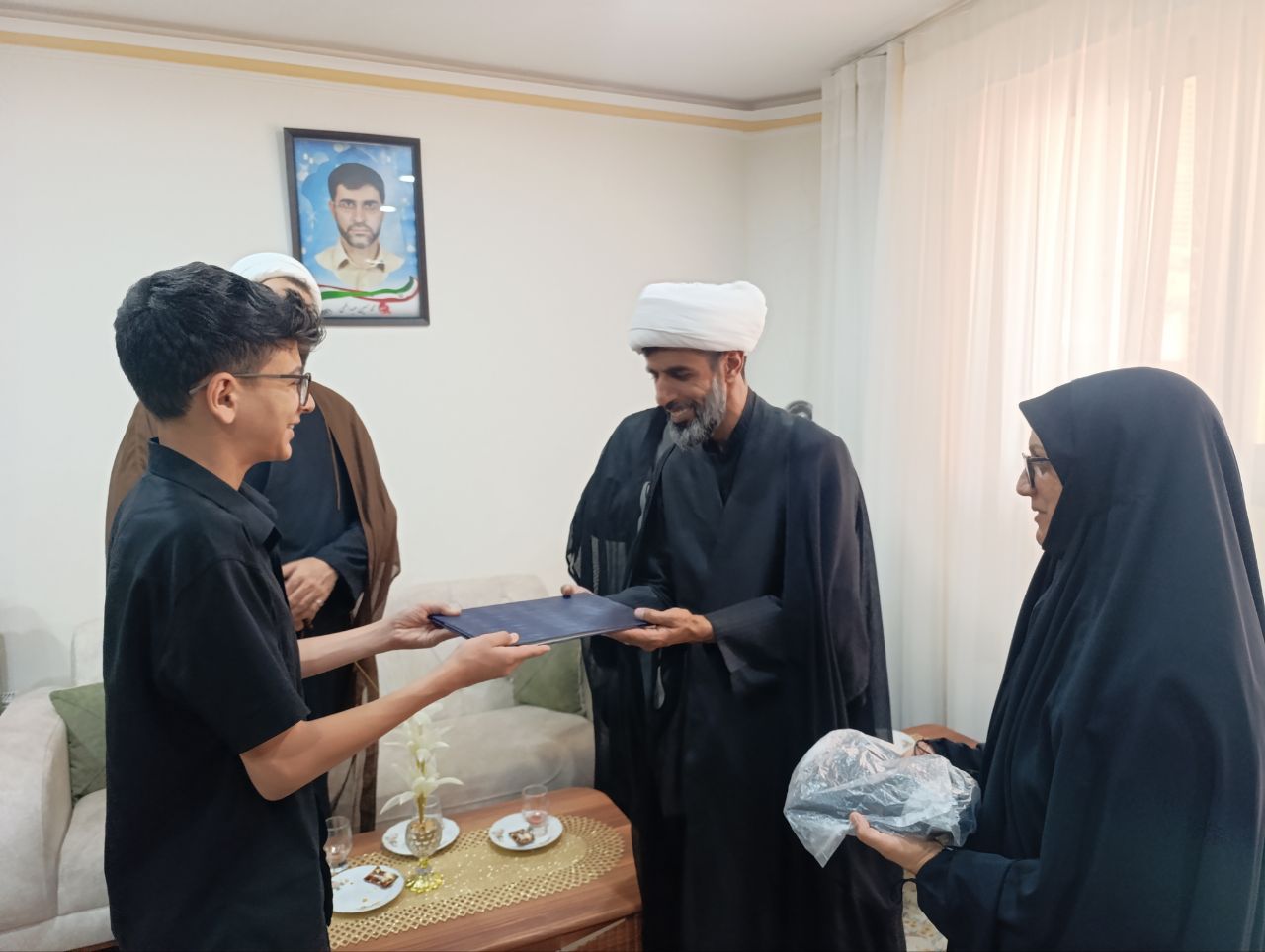 دیدار با خانواده شهید عبداللهی و تجلیل از فرزند شهید 