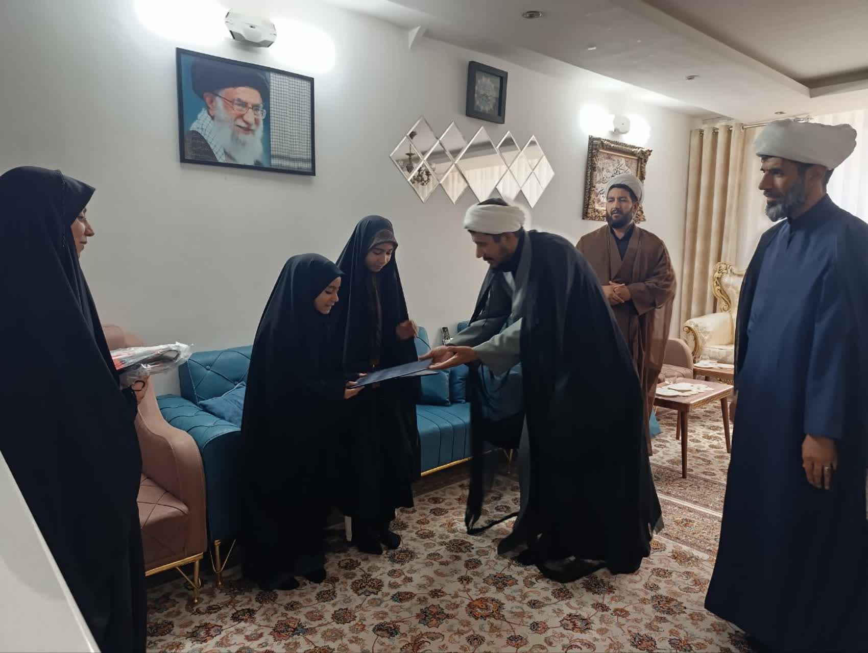 دیدار با خانواده شهید رضوی و تجلیل از فرزندان شهید 