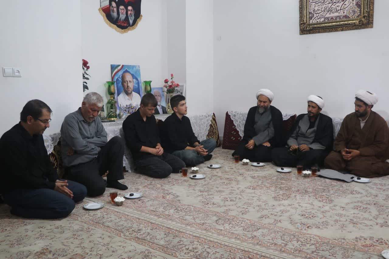 دیدار با خانواده شهید آخوندی و تجلیل از فرزندان شهید 
