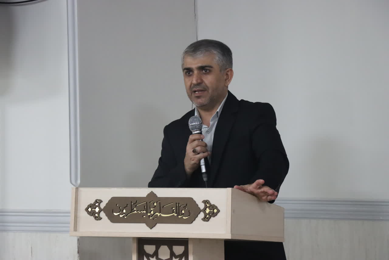 نسل جدید در معرض تهاجم هویتی قرار دارد