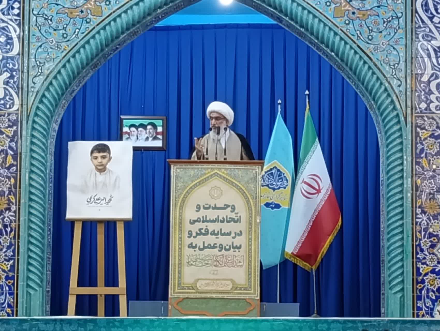 باید مراقبت کرد که زیست عفیفانه در جامعه زیر سؤال نرود و سبک زندگی اسلامی مورد هجمه قرار نگیرد.