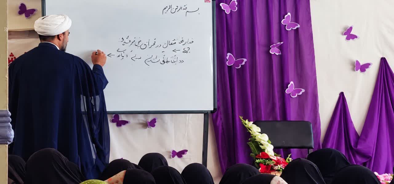 حضور حجت‌الاسلام والمسلمین احمدی در دبیرستان دخترانه معارف