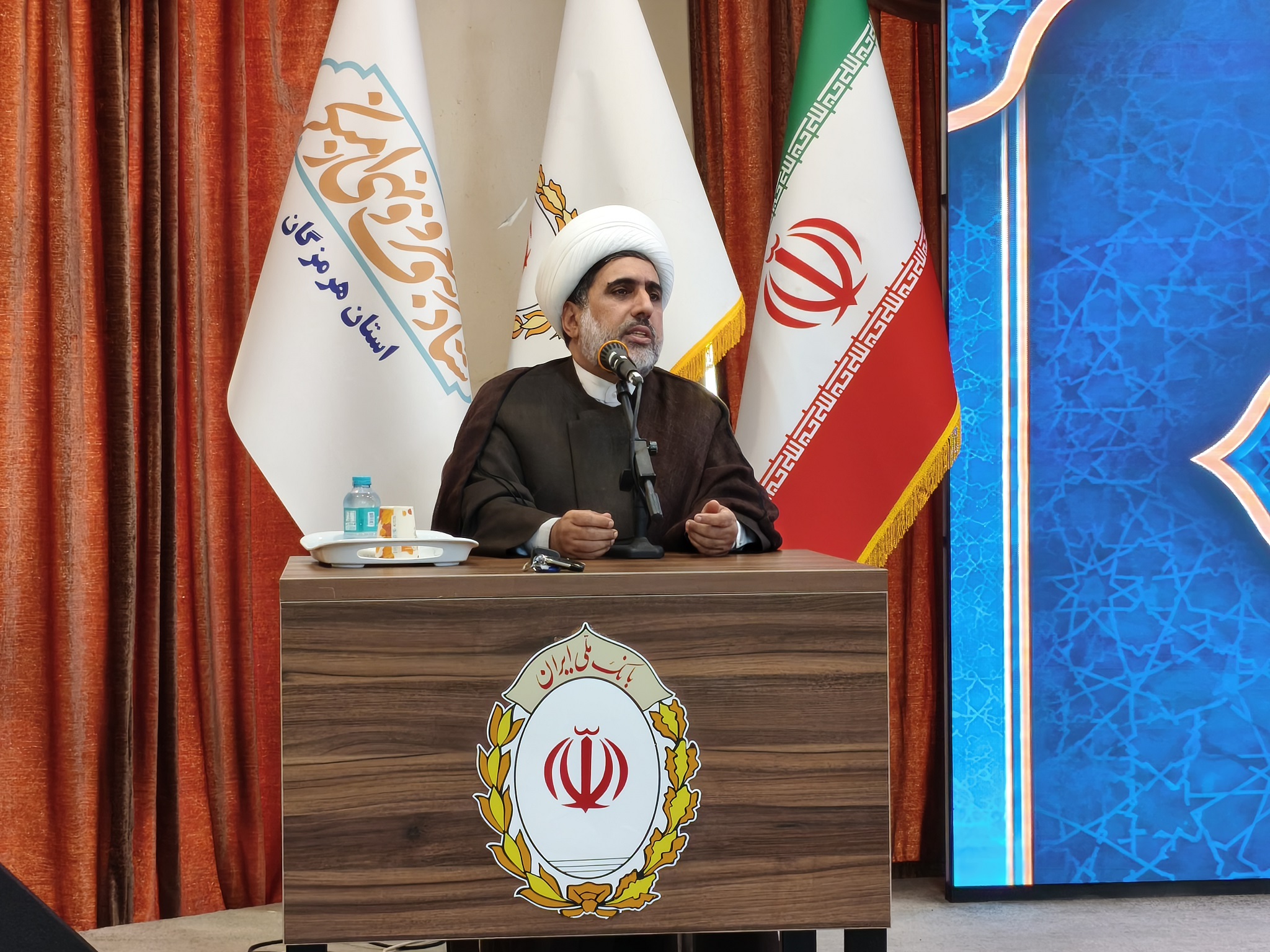 برگزاری دوره آموزشی  "اخلاق حرفه‌ای" ویژه کارکنان دستگاه‌های اجرایی هرمزگان