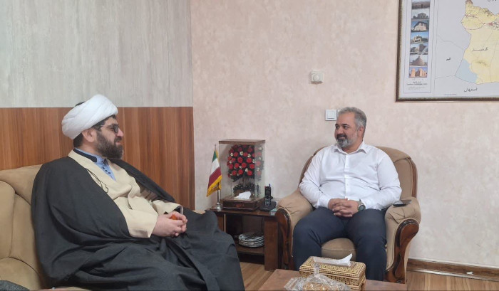 جلسه حجت الاسلام و المسلمین محسن انصاری نیا با آقای دکتر رضا عبدالله زاده معاون توسعه مدیریت و منابع استانداری