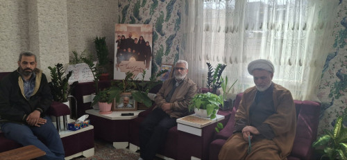 دیدار دبیر ستاد امر به معروف قزوین و جمعی از آمرین با خانواده شهید «رستمی» از شهدای جنگ رمضان 