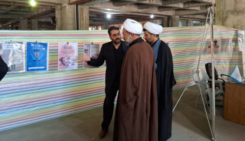 برپایی میز خدمت و نمایشگاه عکس در مصلای الغدیر خرم آباد